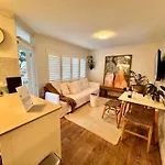1 Bdrm Manly Beachside Apt With Parking